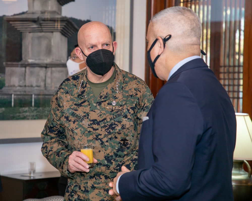 Gen. Berger, Sgt. Maj. Black visit the Republic of Korea