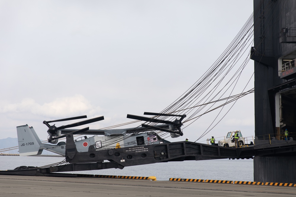 JGSDF and U.S. Navy Conduct V-22 logistical operations