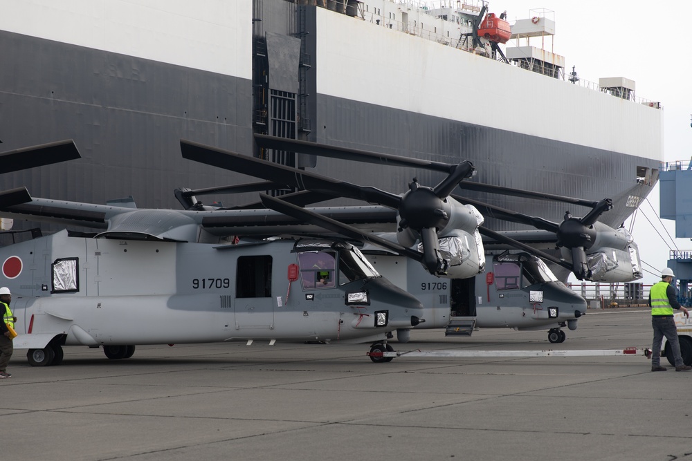 JGSDF and U.S. Navy Conduct V-22 logistical operations