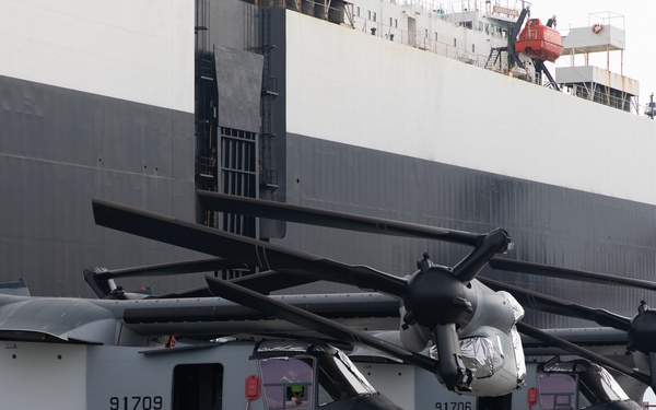 JGSDF and U.S. Navy Conduct V-22 logistical operations
