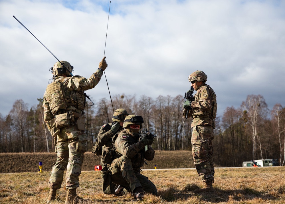 82nd Airborne Division Paratroopers train with Polish Allies