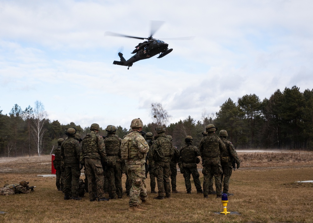 82nd Airborne Division Paratroopers train with Polish Allies