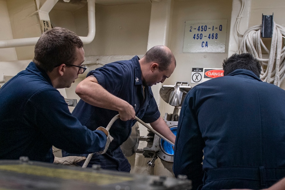 Sonar Technician (Surface) 1st Class Simon Lader (center), from Pensacola, Fla., and Sonar Technician (Surface) 3rd Class Joseph Brown (left), from Providence, R.I., haul in the AN/SLQ-25 Nixie array