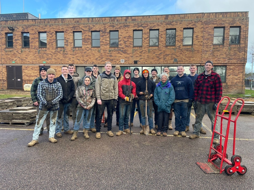 100th ARW Airmen volunteer in local community