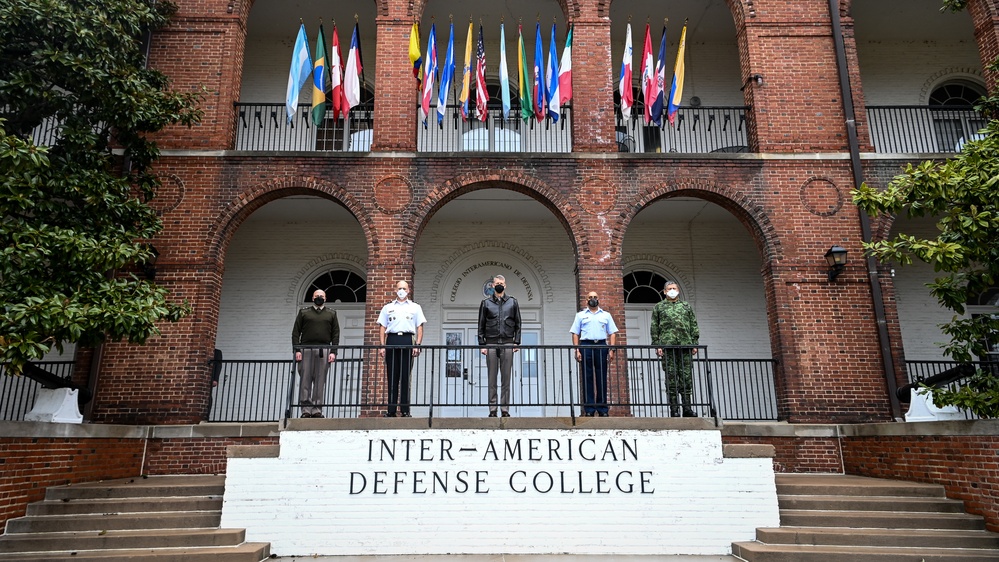 U.S. Army General Hokanson visits IADC