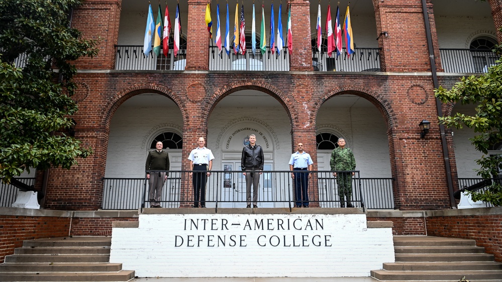 U.S. Army General Hokanson visits IADC