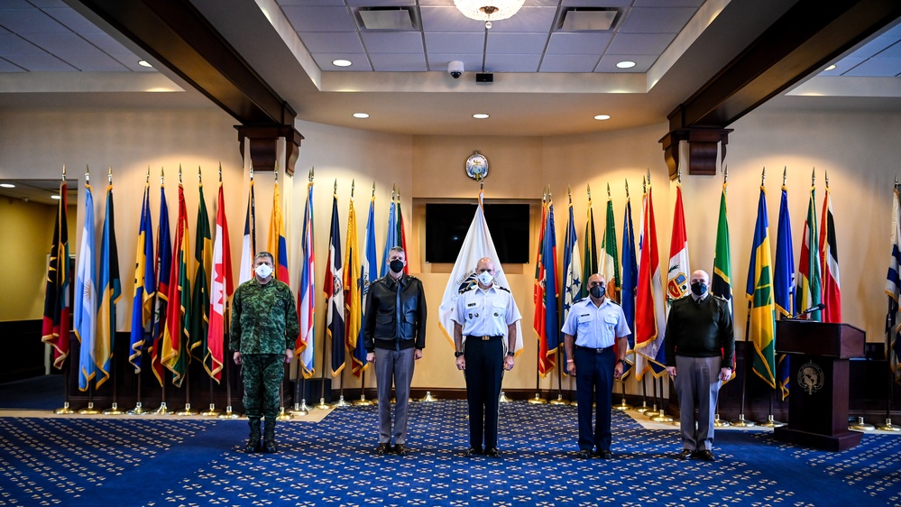 U.S. Army General Hokanson visits IADC