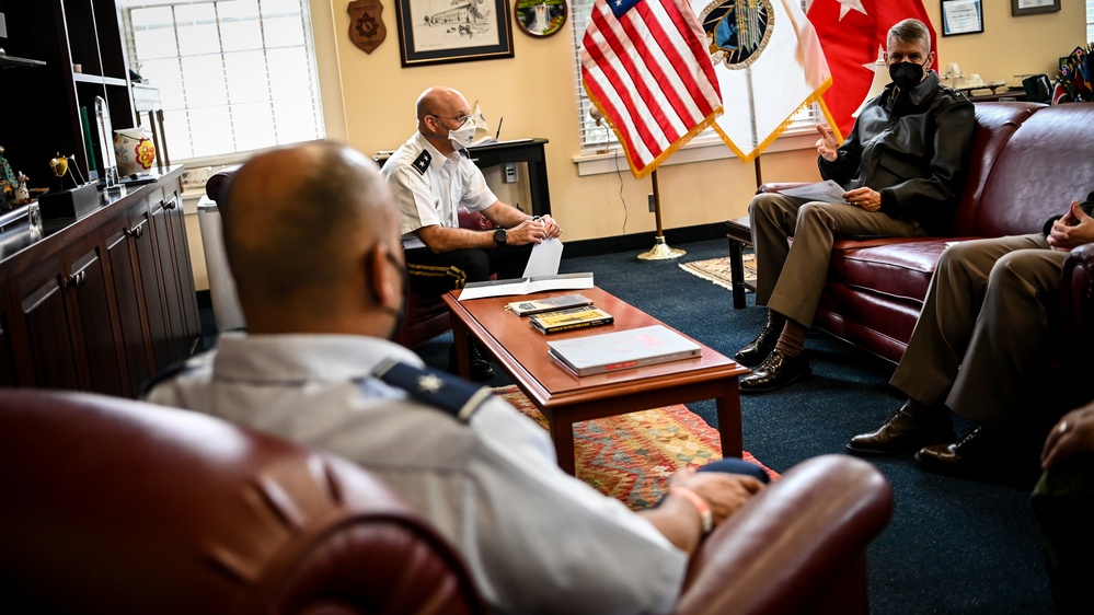 U.S. Army General Hokanson visits IADC