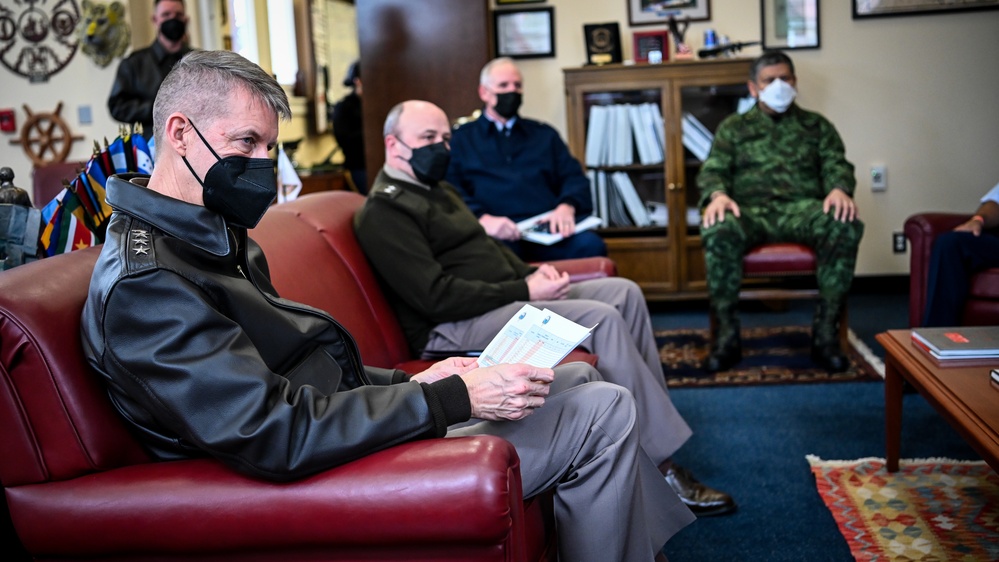 U.S. Army General Hokanson visits IADC