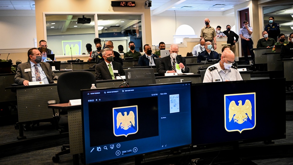 U.S. Army General Hokanson visits IADC