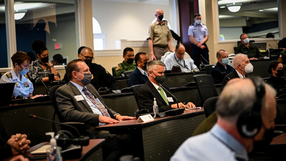 U.S. Army General Hokanson visits IADC