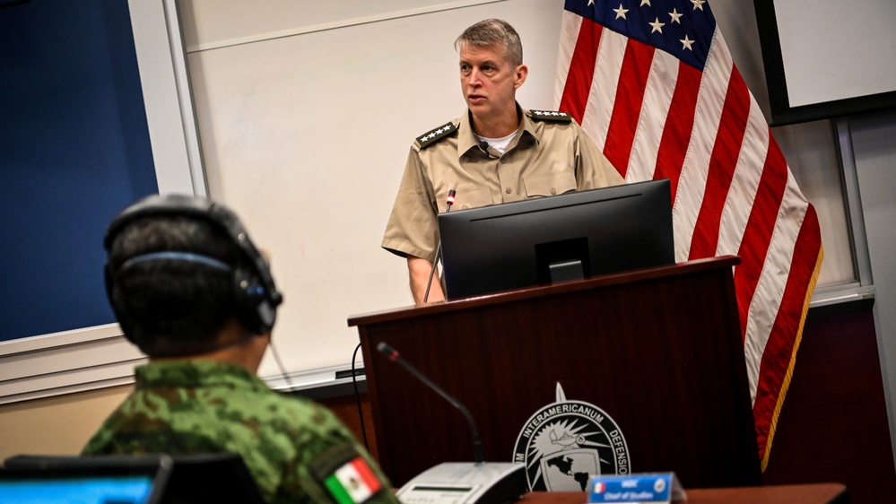 U.S. Army General Hokanson visits IADC