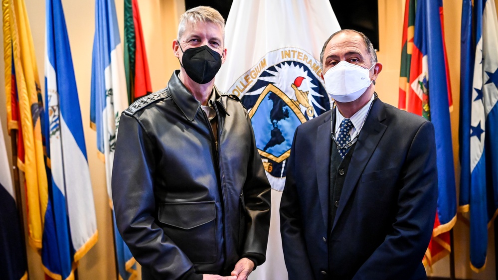 U.S. Army General Hokanson visits IADC