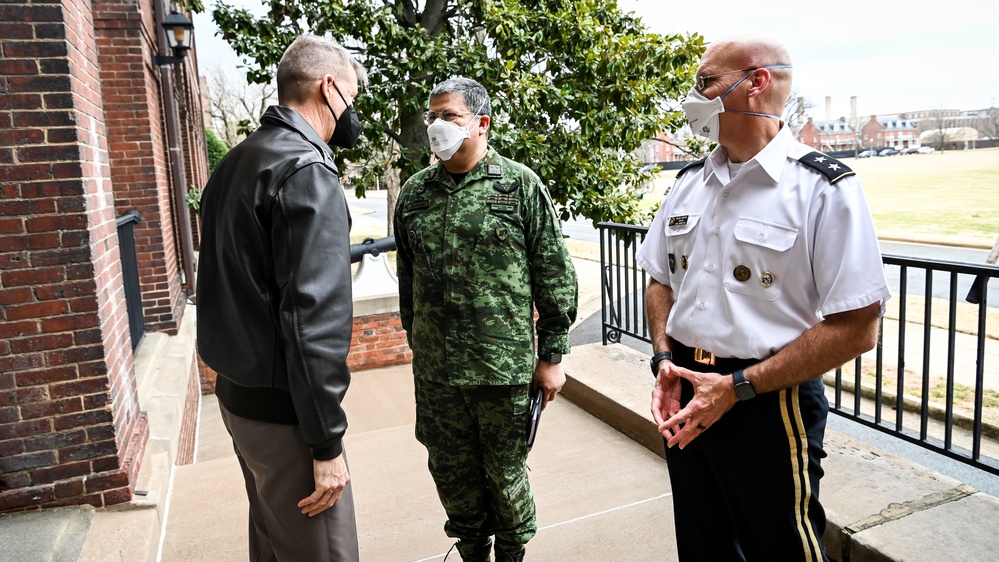 U.S. Army General Hokanson visits IADC