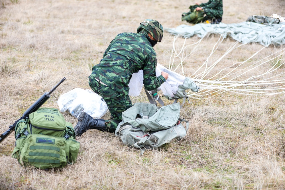 U.S. and Thai Paratroopers conduct bilateral airborne training