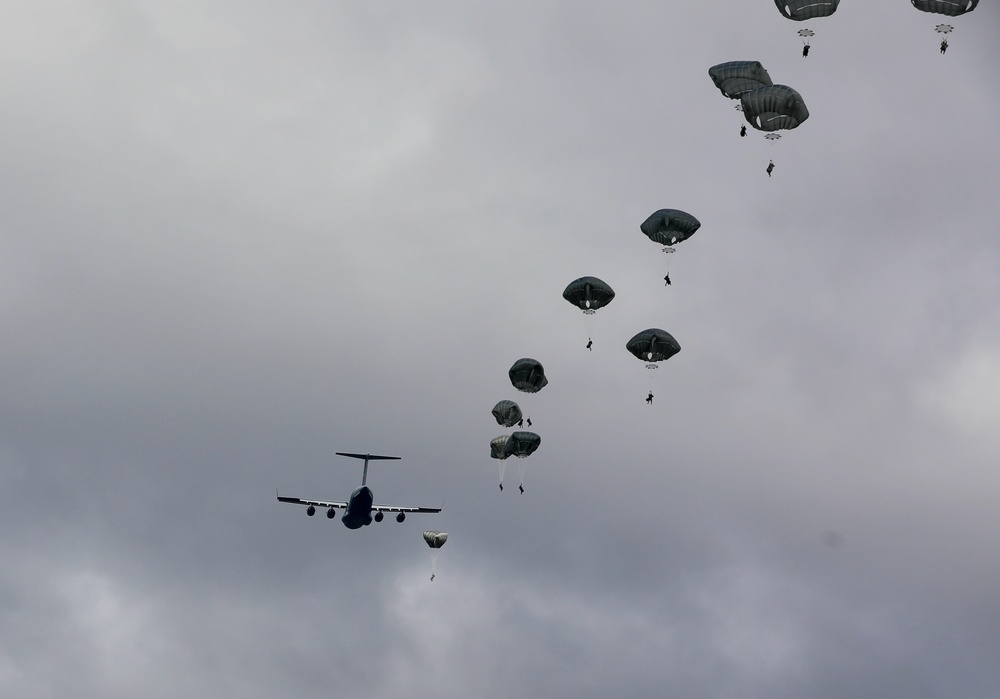 U.S. and Thai Paratroopers conduct bilateral airborne training