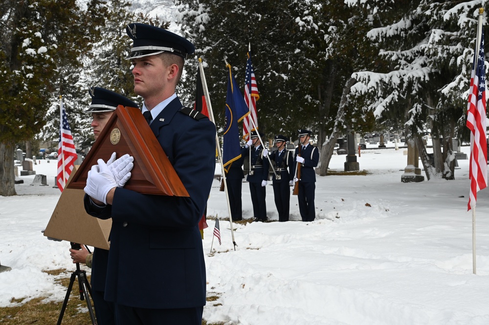 &quot;Candy Bomber&quot; laid to rest