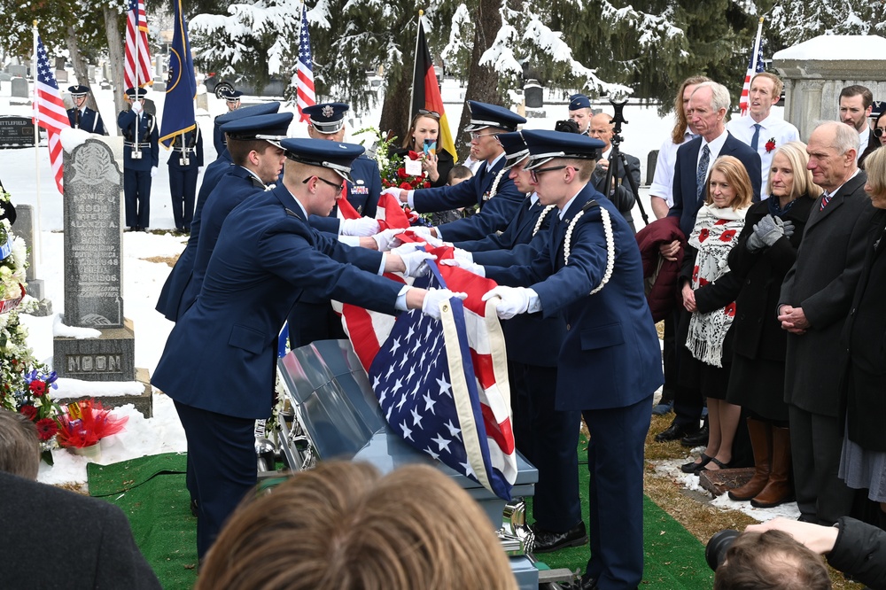 &quot;Candy Bomber&quot; laid to rest