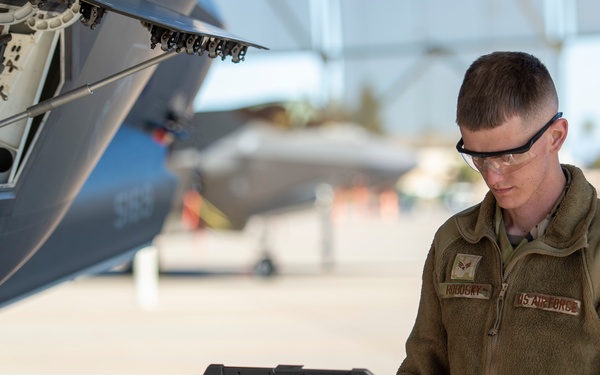 Wireless capable ruggedized laptops enhance maintenance capabilities