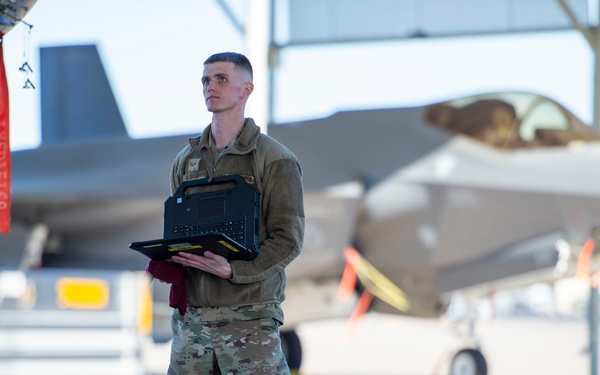 Wireless capable ruggedized laptops enhance maintenance capabilities