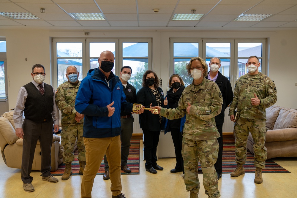 USAG Commander hands key to new Ansbach USO Center