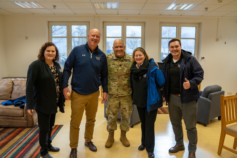 Lt. Col. Miguel Cisneros meets with USO leadership