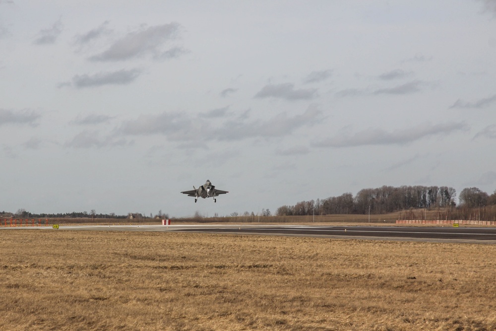 U.S. F-35s forward deploy to NATO's eastern flank