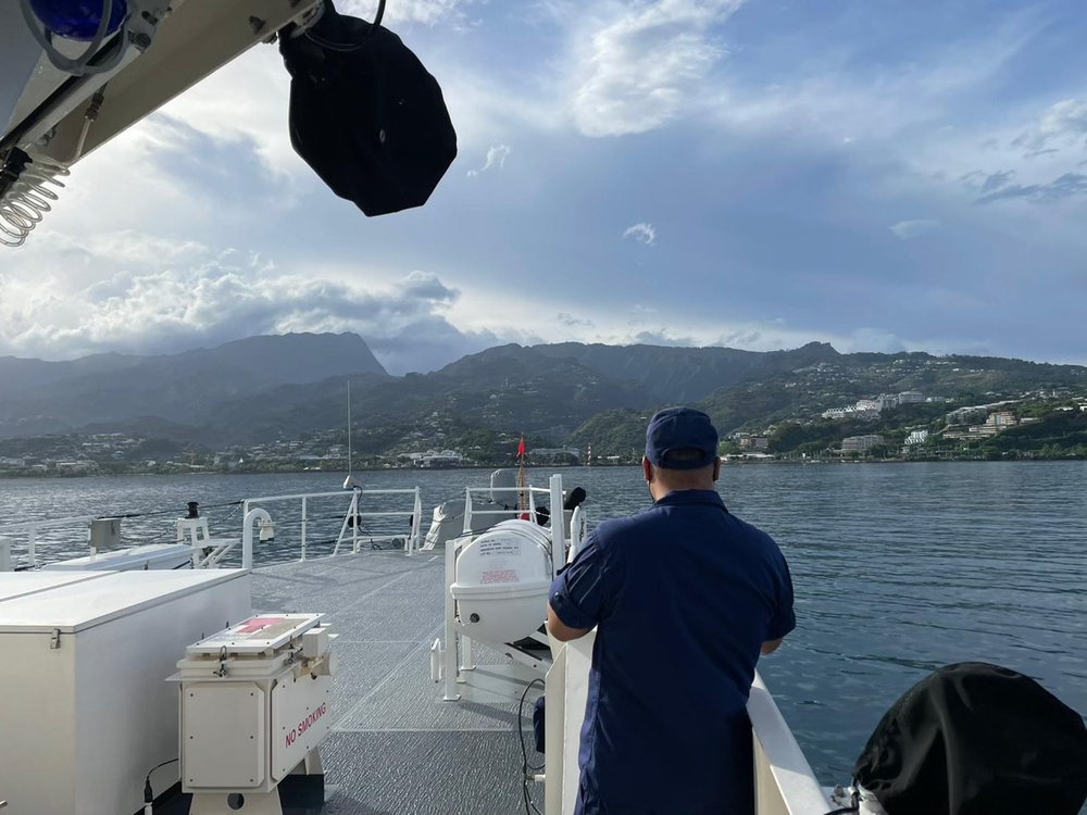 Coast Guard cutters refuel in Tahiti