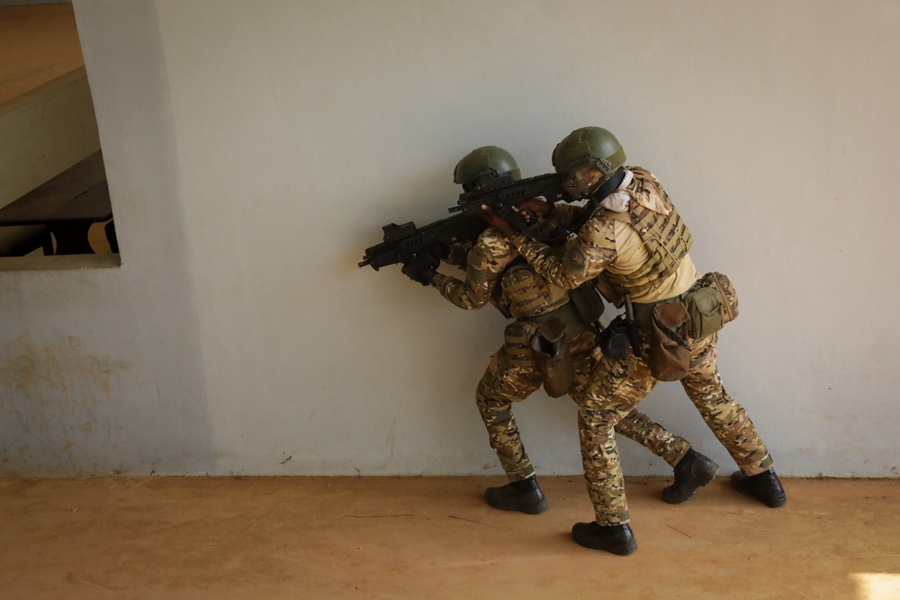 Côte d'Ivoire Special Forces Soldiers: Raid