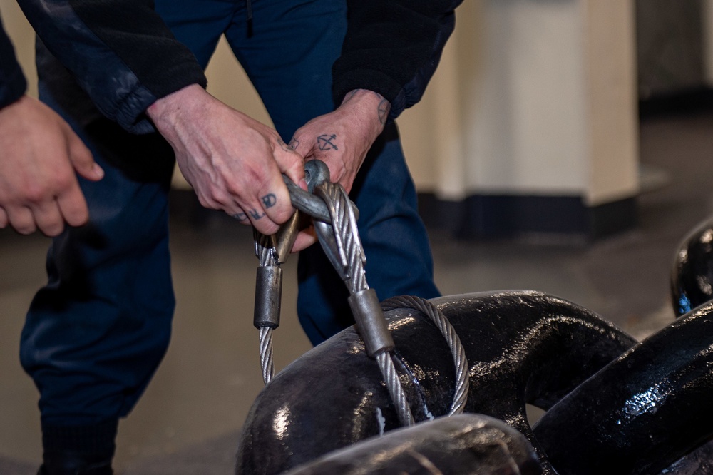 USS Ronald Reagan (CVN 76) Anchor Chain Maintenance USS Ronald Reagan (CVN 76) Anchor Chain Maintenance