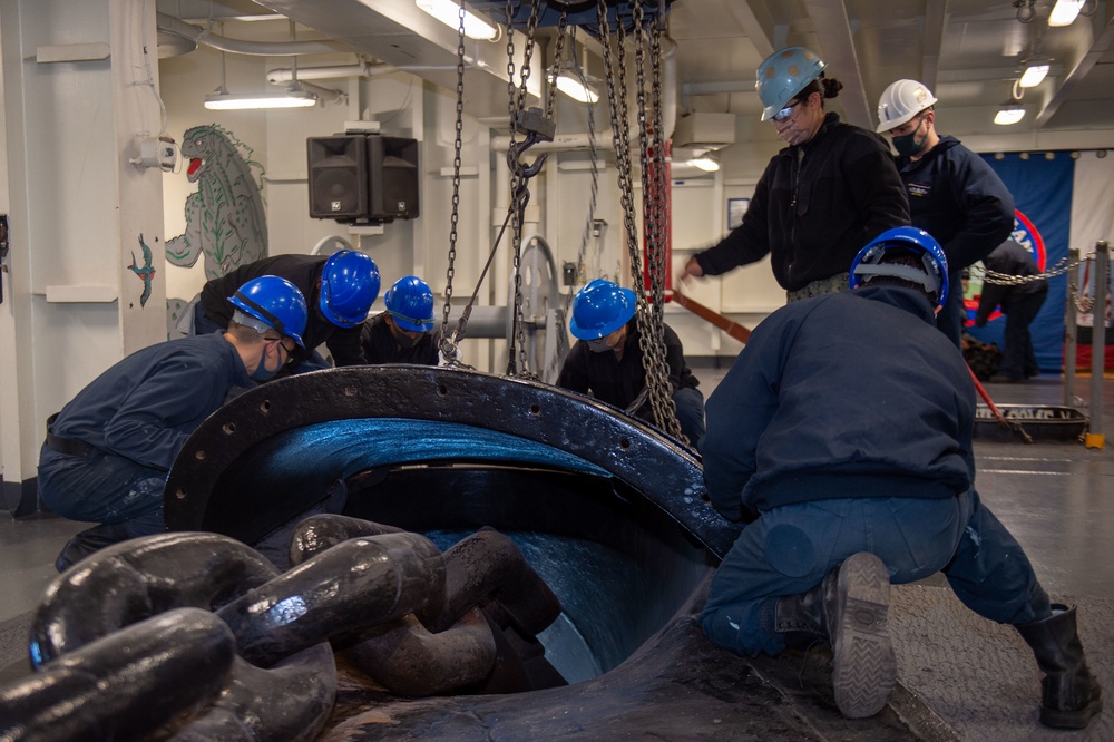 USS Ronald Reagan (CVN 76) Anchor Chain Maintenance USS Ronald Reagan (CVN 76) Anchor Chain Maintenance