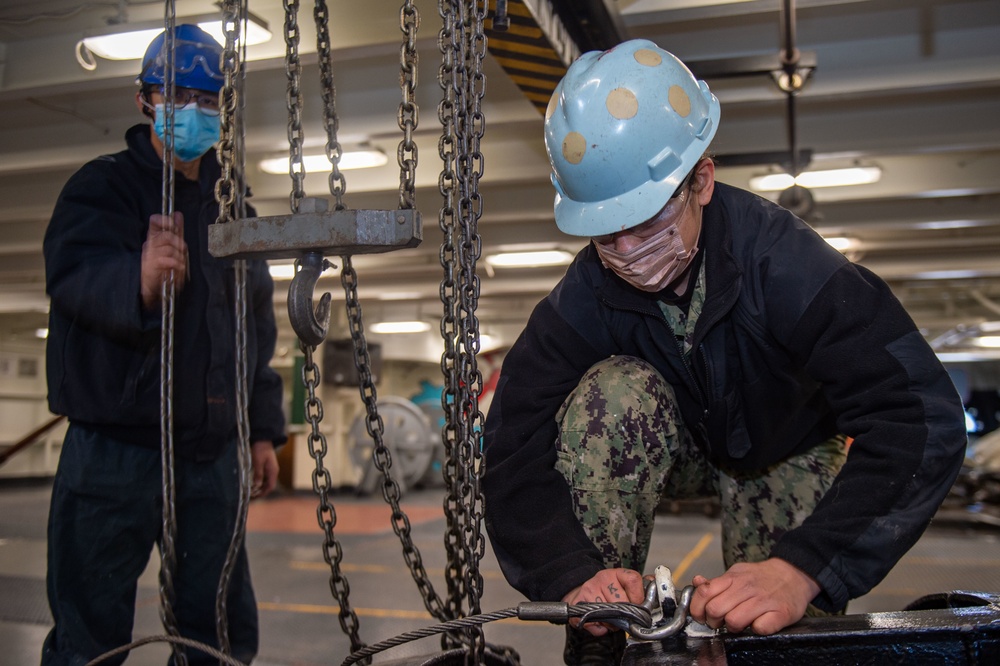 USS Ronald Reagan (CVN 76) Anchor Chain Maintenance USS Ronald Reagan (CVN 76) Anchor Chain Maintenance