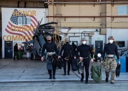Sailors of Explosive Ordnance Disposal Unit 5 depart NAF Atsugi