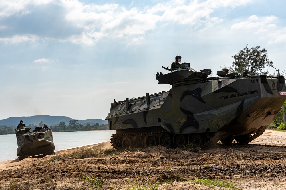 Royal Thai, U.S. Marines conduct Amphibious Assault Vehicle Training