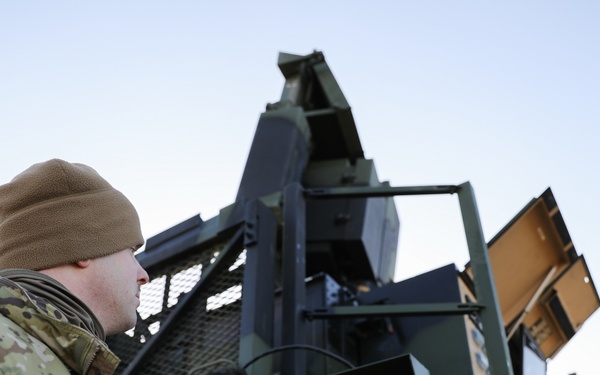 5-4 ADA train with Polish ADA during Saber Strike 2022