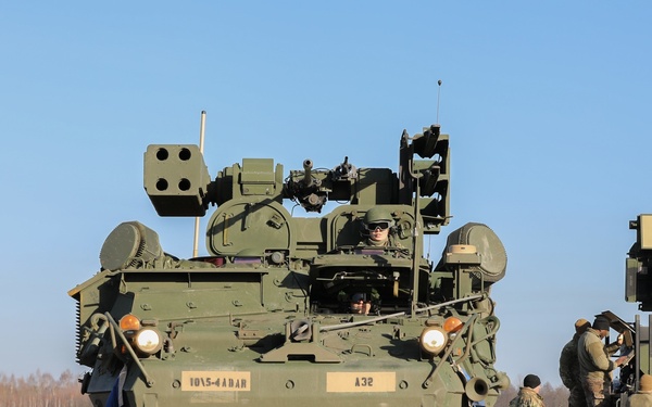 5-4 ADA train with Polish ADA during Saber Strike 2022
