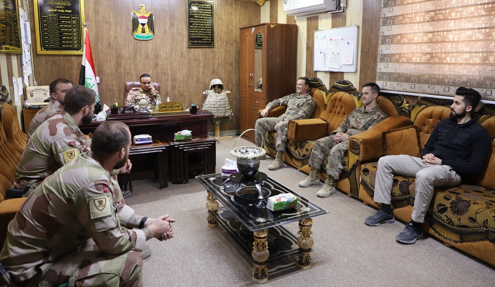 U.S. and Norwegian Soldiers Share Lunch with Iraqi Counterparts Following KLE