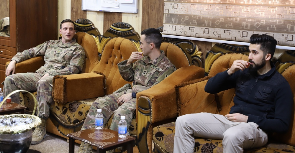 U.S. and Norwegian Soldiers Share Lunch with Iraqi Counterparts Following KLE