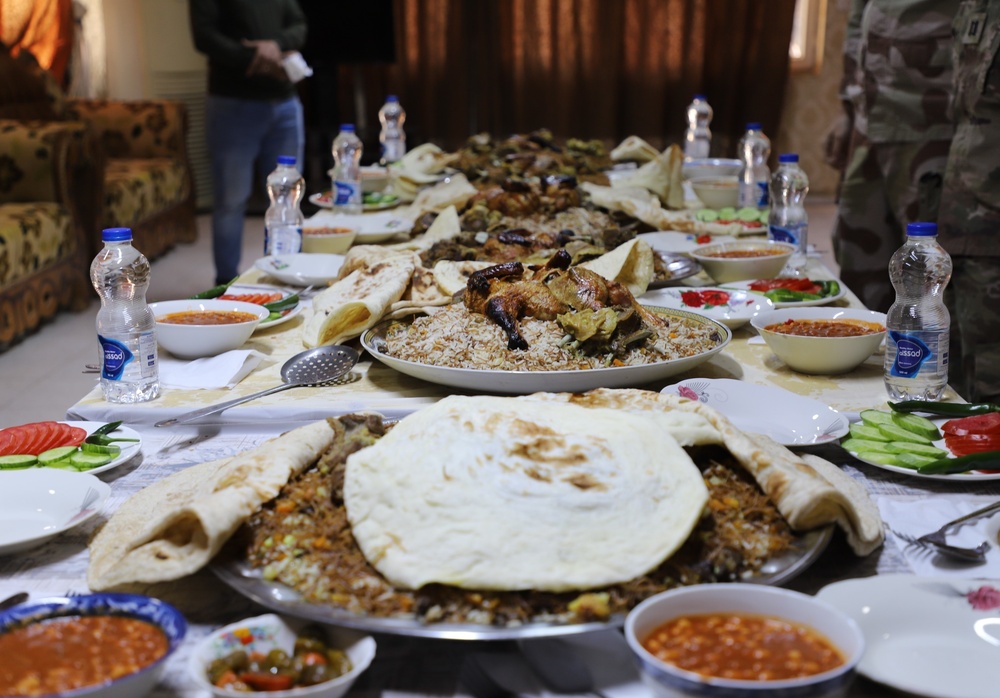 U.S. and Norwegian Soldiers Share Lunch with Iraqi Counterparts Following KLE