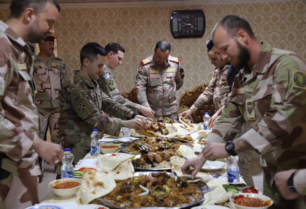 U.S. and Norwegian Soldiers Share Lunch with Iraqi Counterparts Following KLE