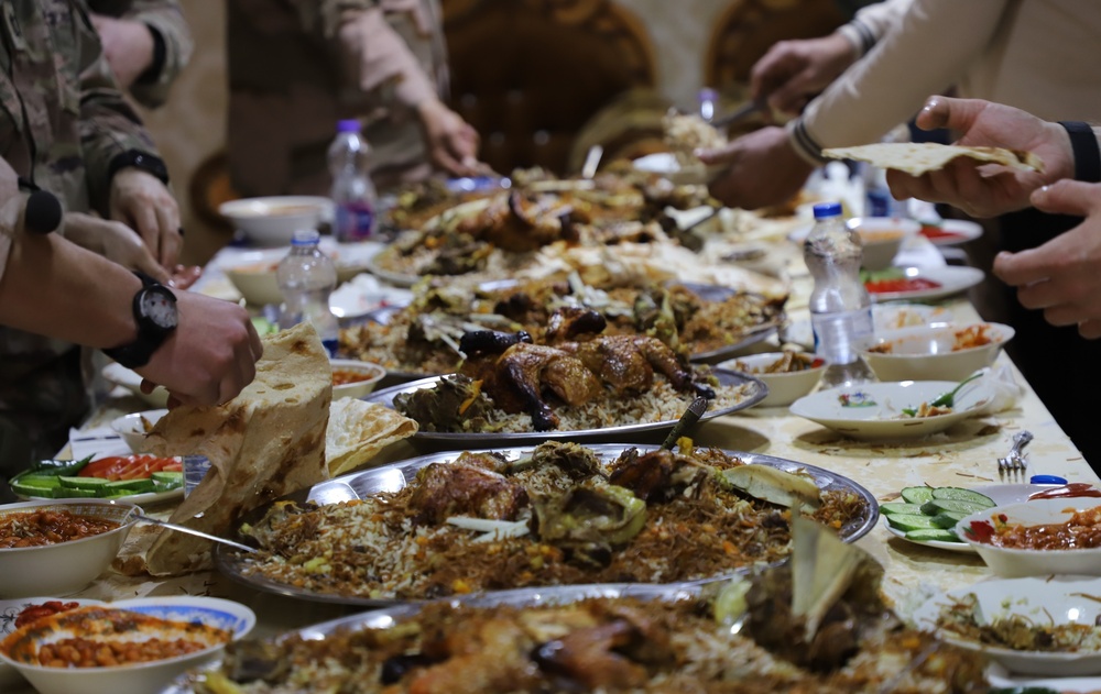 U.S. and Norwegian Soldiers Share Lunch with Iraqi Counterparts Following KLE