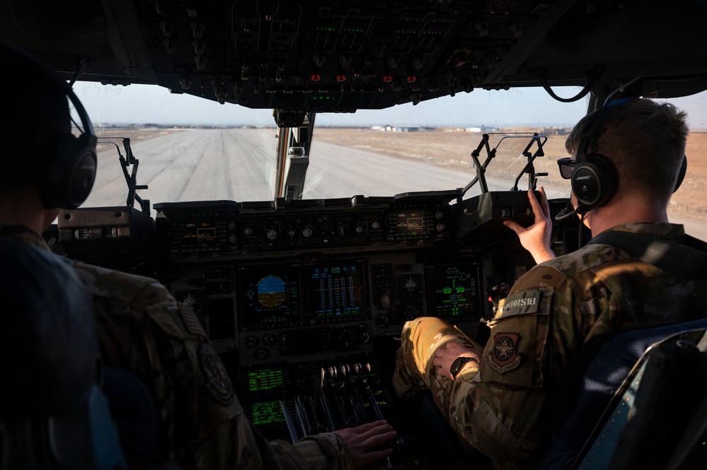 816 EAS moves U.S. Army personnel, M2A3 Bradley in support of CJTF-OIR