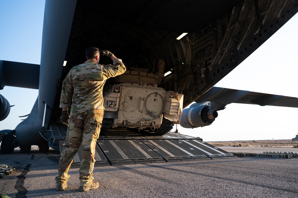 816 EAS moves U.S. Army personnel, M2A3 Bradley in support of CJTF-OIR