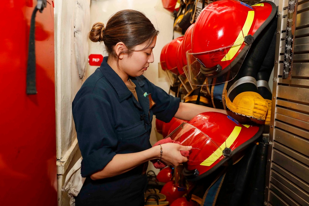 Abraham Lincoln Sailors conduct maintenance