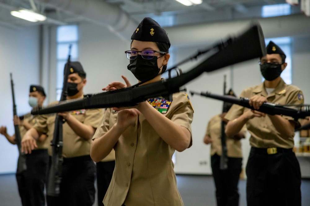 NSTC Commander Visits NJROTC