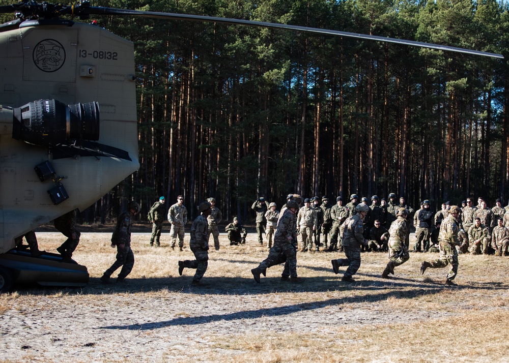 Paratroopers train with their Polish Allies during combined training event