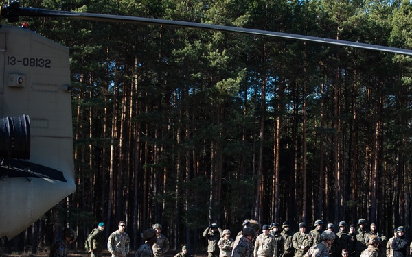 Paratroopers train with their Polish Allies during combined training event