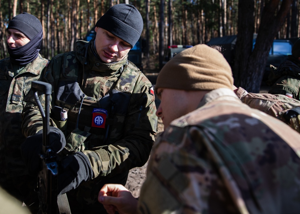 Paratroopers train with their Polish Allies during combined training event