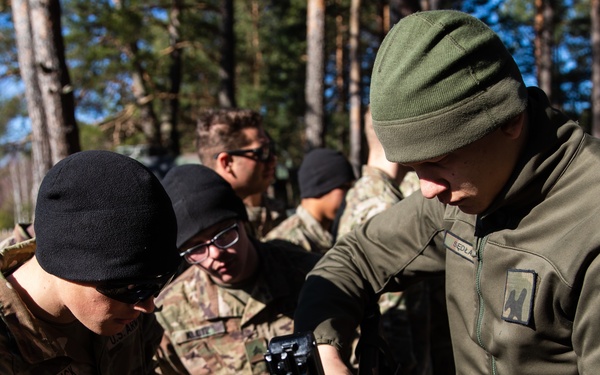 Paratroopers train with their Polish Allies during combined training event