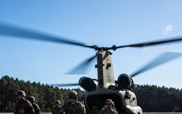 Paratroopers train with their Polish Allies during combined training event